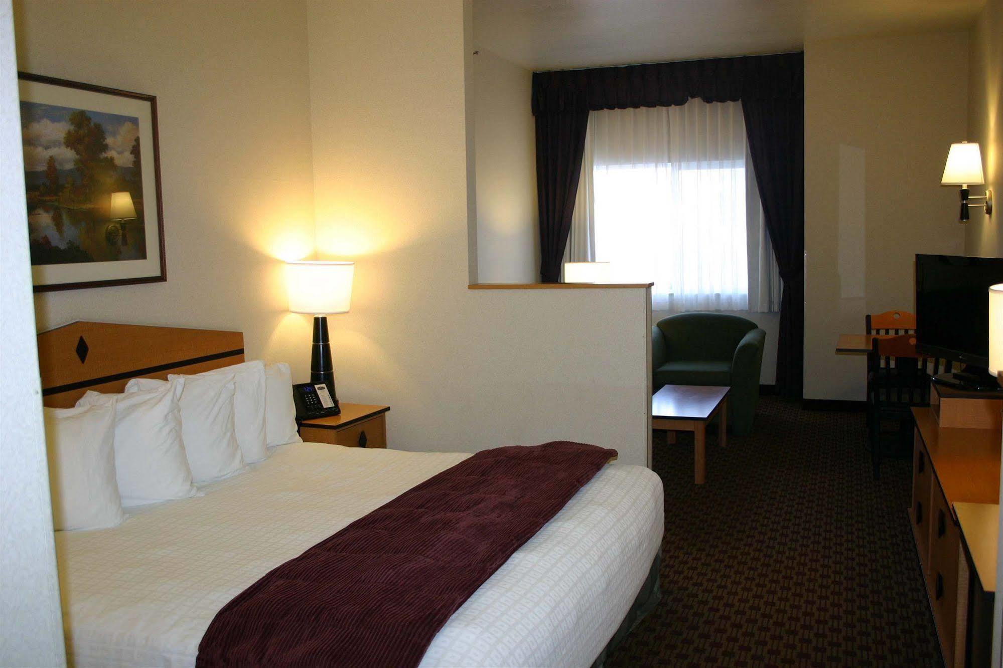 Crystal Inn Hotel & Suites - Грейт-Фолс Экстерьер фото